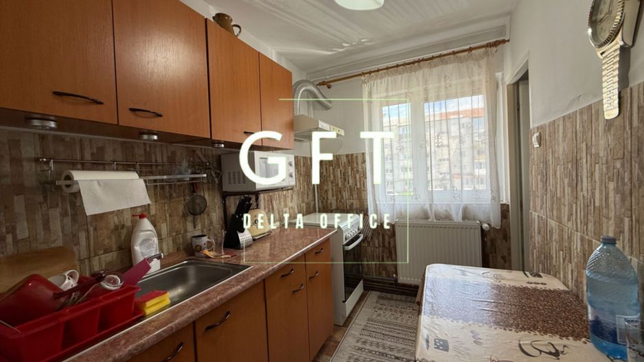 Apartament 4 camere, Et. 1 - Zona Sud , Str. Imparatul Traian - Poză 8