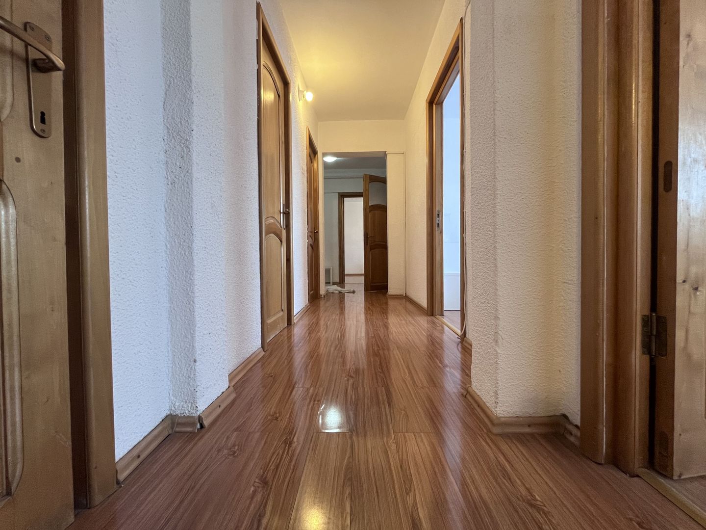 Zonă bună! Vânzare apartament cu 3 camere, micro 6- Târgoviște! - Poză 9