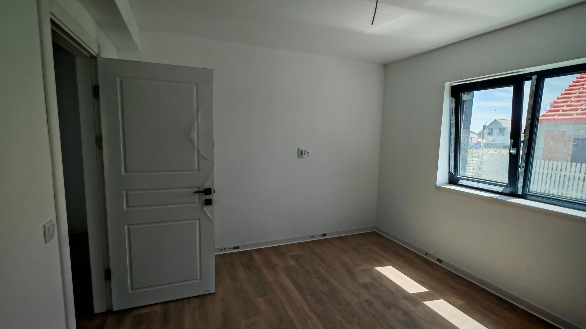 Casa individuala constructie NOUA Codlea,PARTER ,3 camere,curte 400 mp - Poză 4