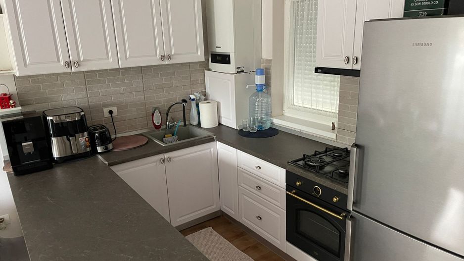 Apartament cu 2 camere si 2 locuri de parcare - Poză 1