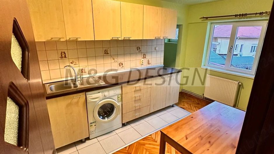 Apartament 4 camere Complexul Studentesc etaj 1 - Poză 2