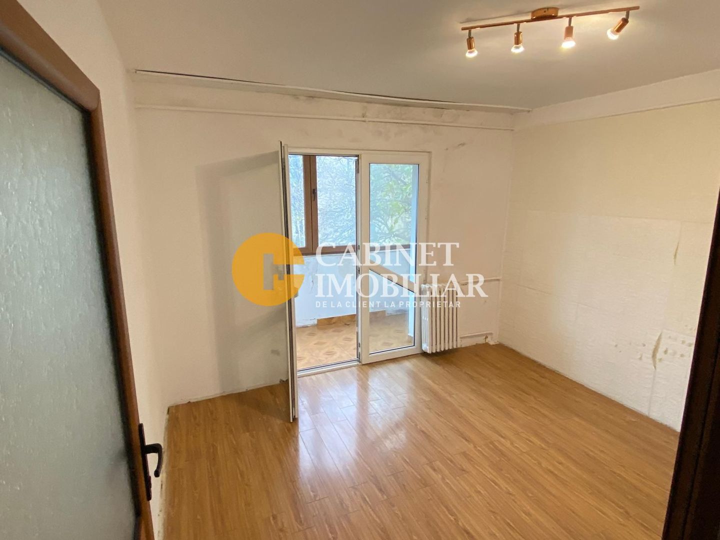 Nicolina - Cug - 4 Camere Decomandat -Etaj 3 - Bloc 1986 - Poză 4