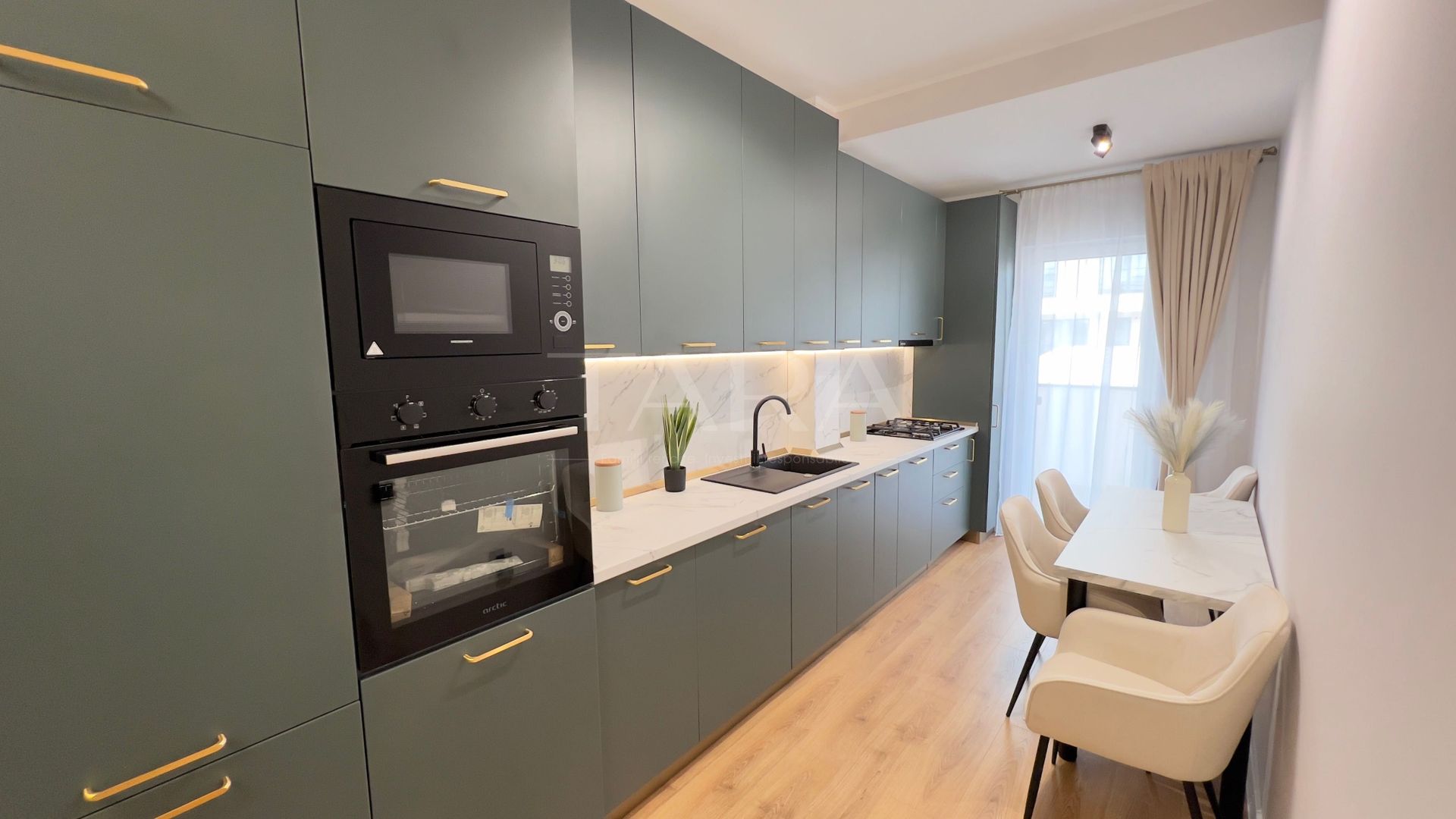 Vând apartament superfinisat,  Zona Străzii Eroilor, 55 mp + Terasă. - Poză 1
