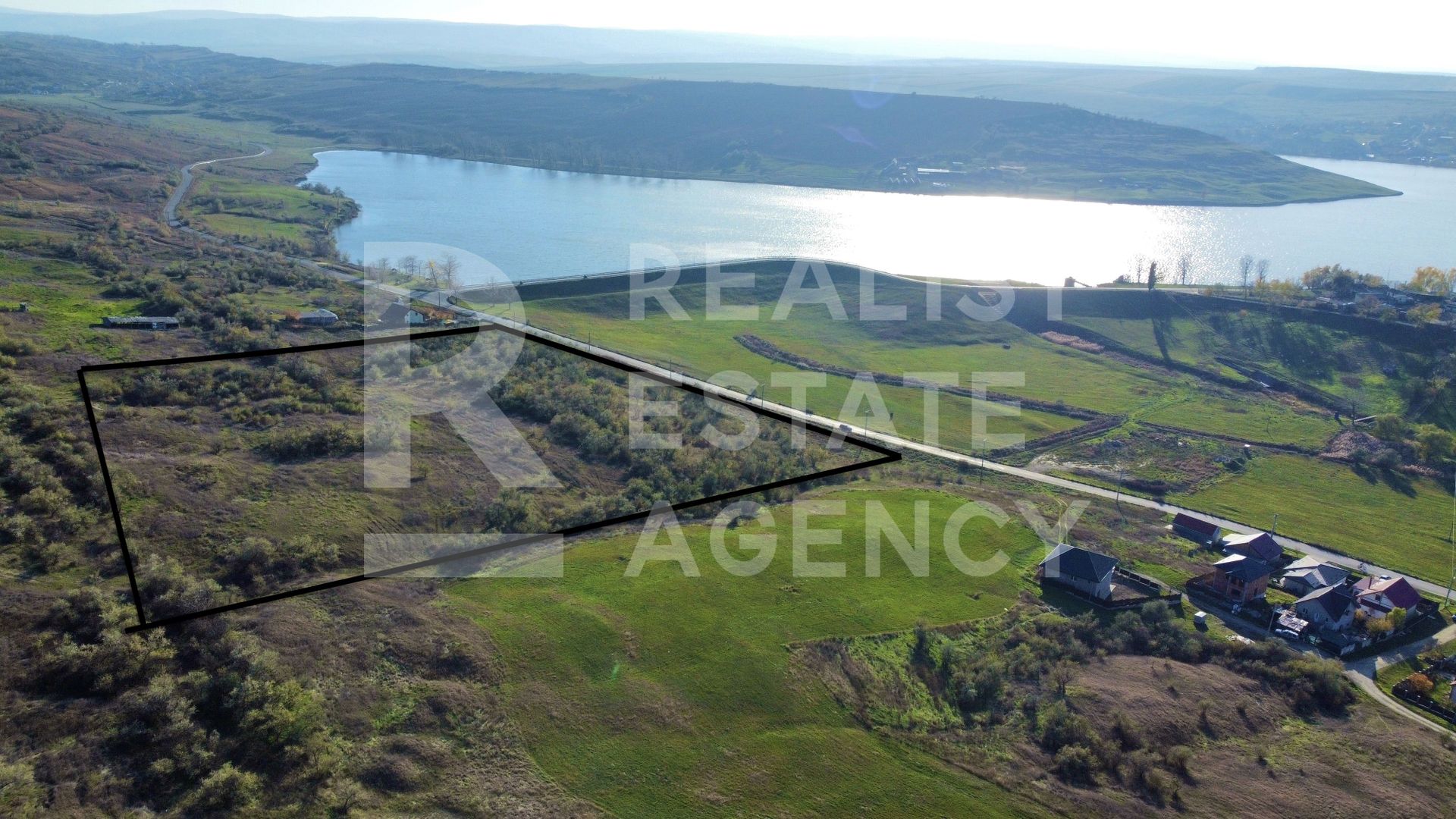 Vânzare, teren extravilan, amplasare excelentă, Iași - Poză 1