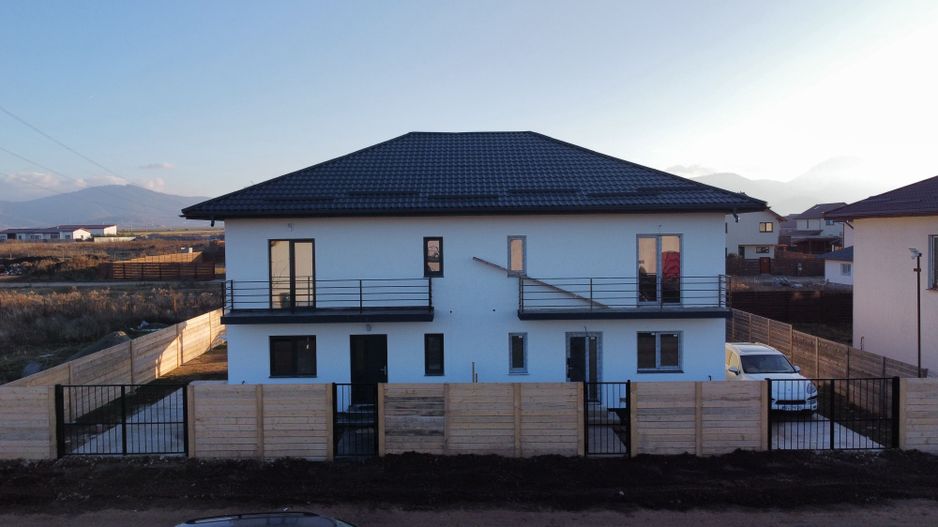 Duplex modern de vânzare în cartierul Izvor - Poză 1