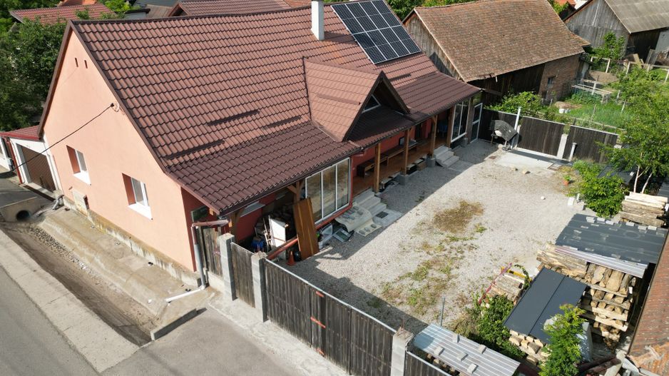 Casă de vanzare 6 camere 220 m² utili cu 376 M² teren la șosea - Poză 3