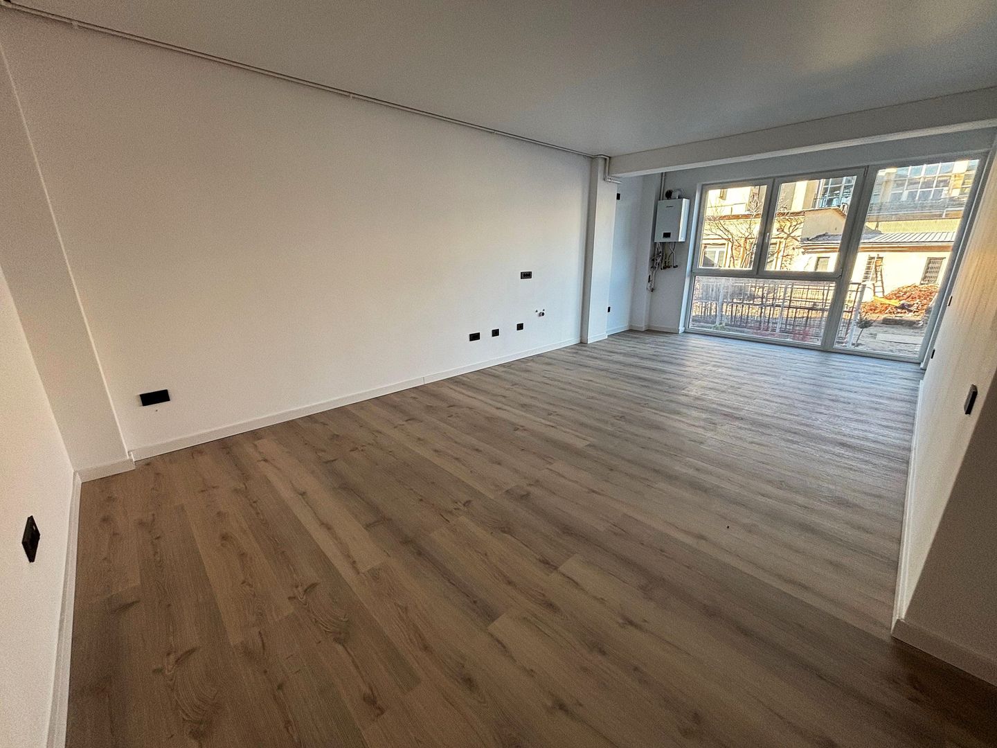Apartament PREMIUM 3 camere cu GARAJ si boxa - zona Centrala - Poză 18