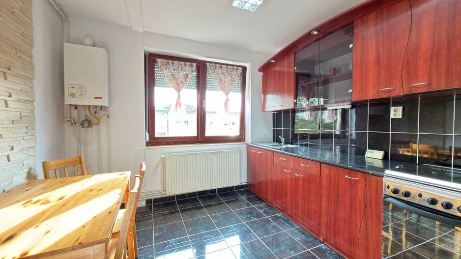 Apartament 2 camere Republicii Etaj III - Carei - Poză 1