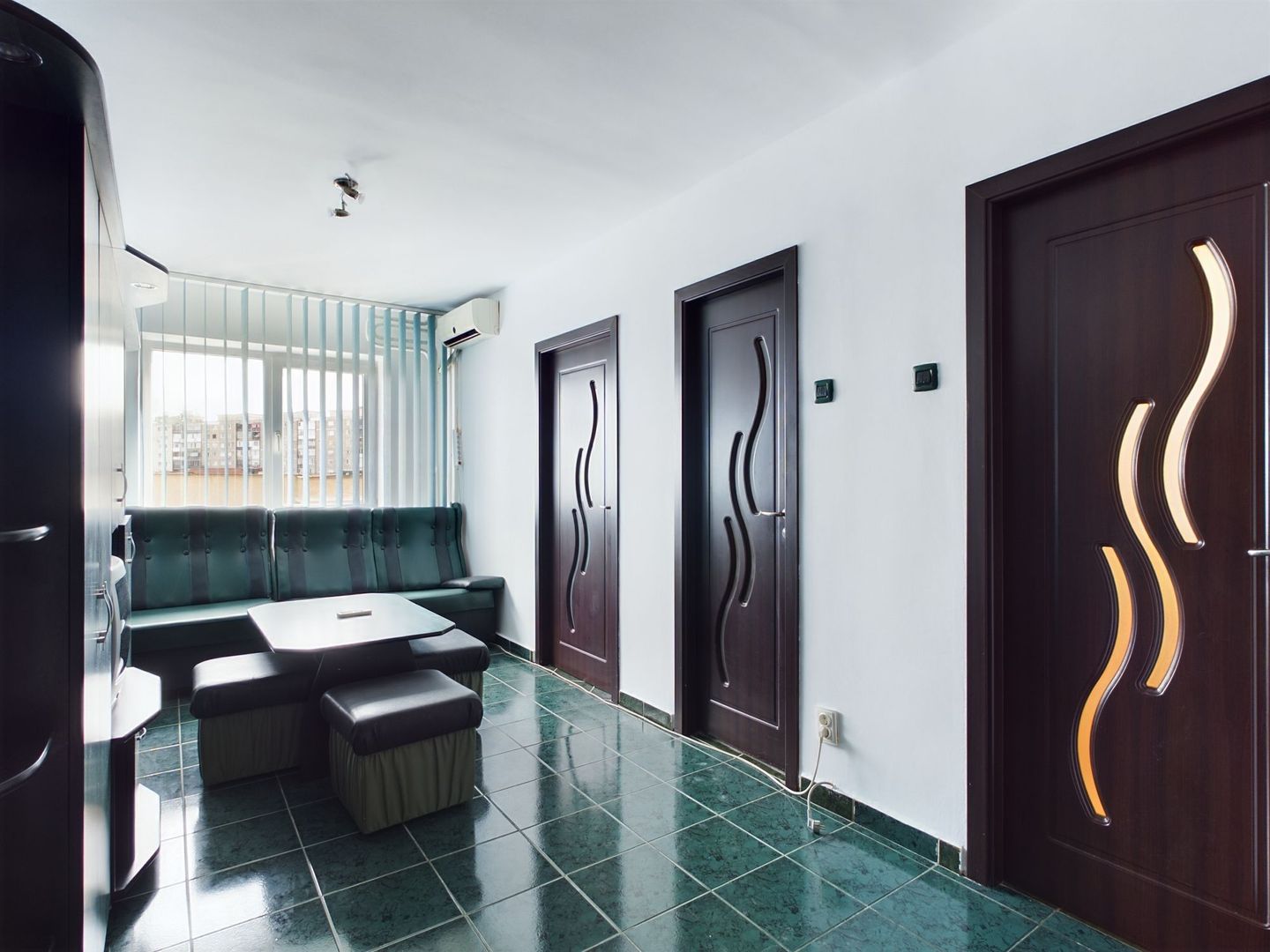 Apartament cu 3 camere în Vlaicu de închiriat - Poză 1