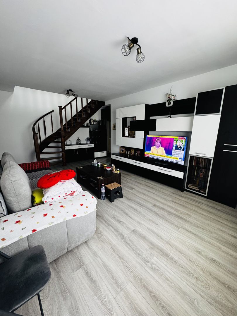 Apartament de vânzare cu 3 camere - Poză 2