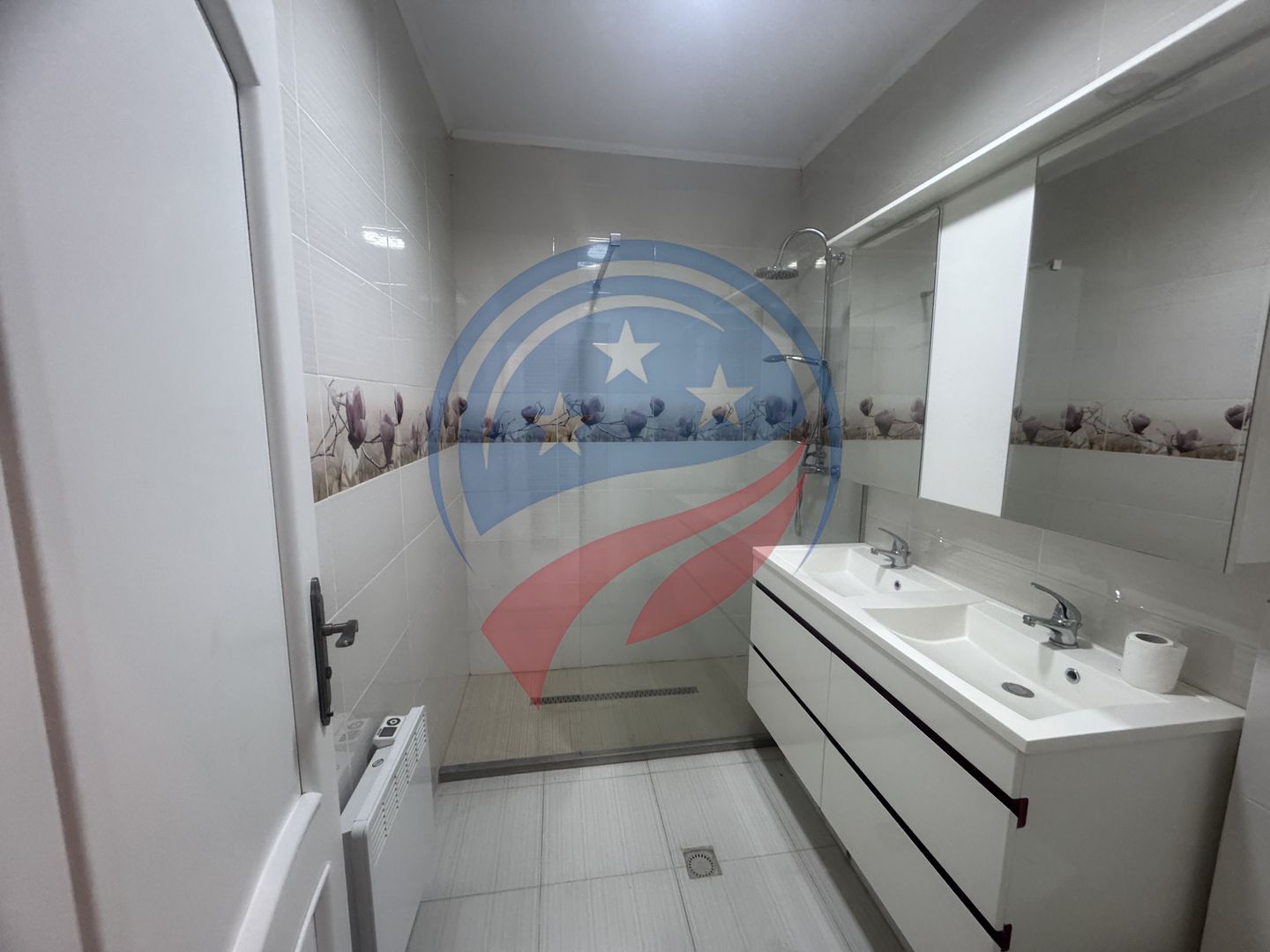 Spațiu de închiriat ultracentral – ideal pentru afacerea ta! - Poză 13