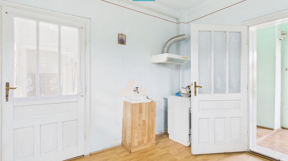 Casă cu teren generos, zonă centrală, Curtici - Poză 3