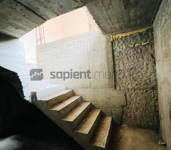 Casa situata ultracentral cu proiect autorizat - Poză 7