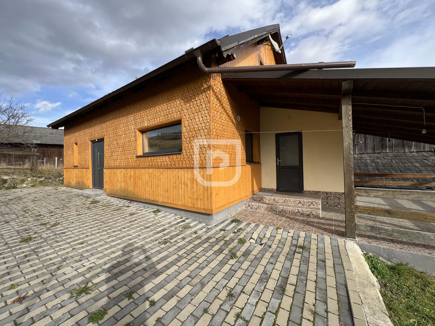 Casa din barne cu 3 dormitoare si pardoseala Gura Humorului - Poză 22