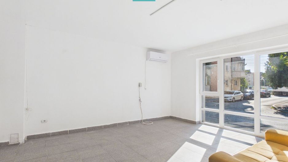 Spațiu comercial cu vad în Alfa - Poză 3