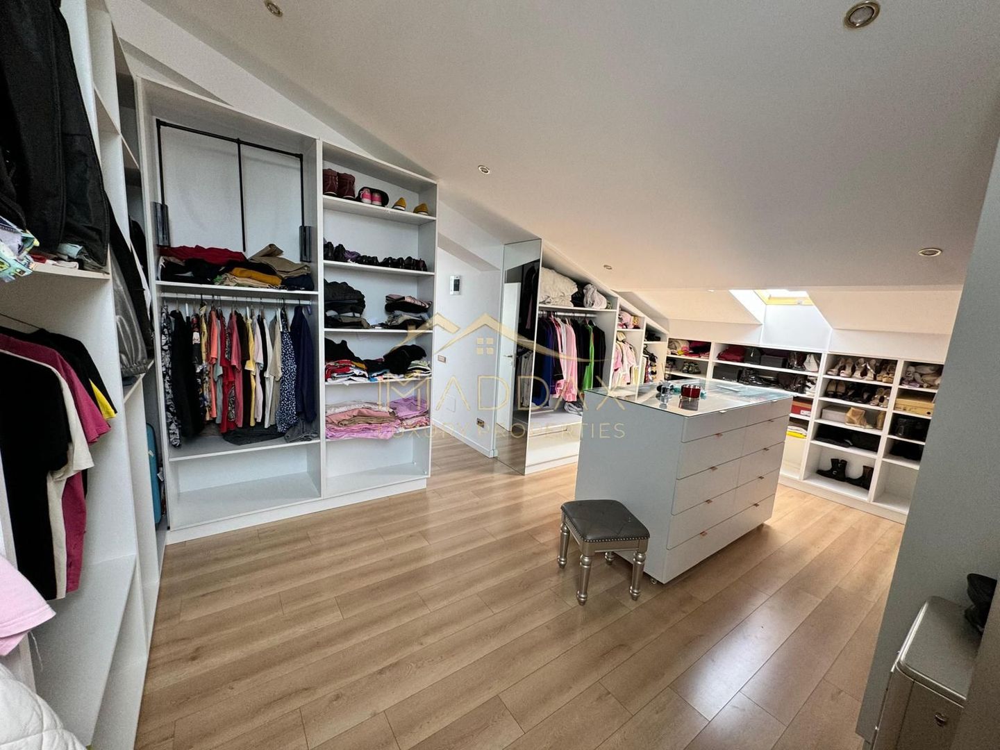 Vila moderna 6 camere // 190mp // teren 300mp / Tunari - Poză 5