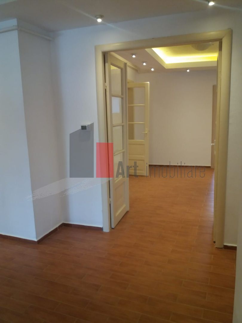 Apartament de 4 camere in vila - Poză 4