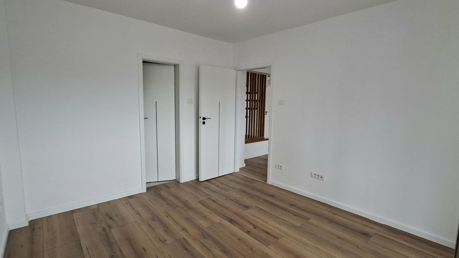 Apartament complet renovat cu 4 camere - Poză 14