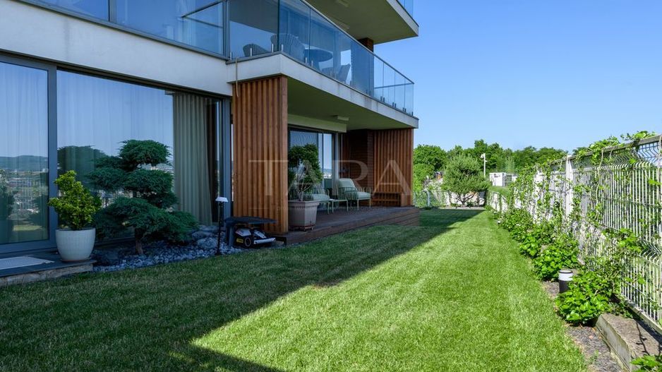 Apartament premium, grădină privată, panoramă și garaj încălzit. - Poză 1
