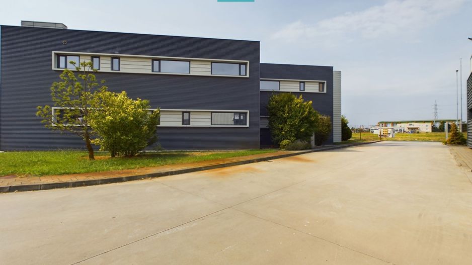 Spațiu comercial modern cu parcare proprie - Poză 2