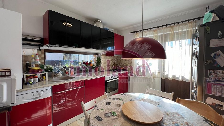 Casa cu garaj si curte - Balotesti - Poză 5