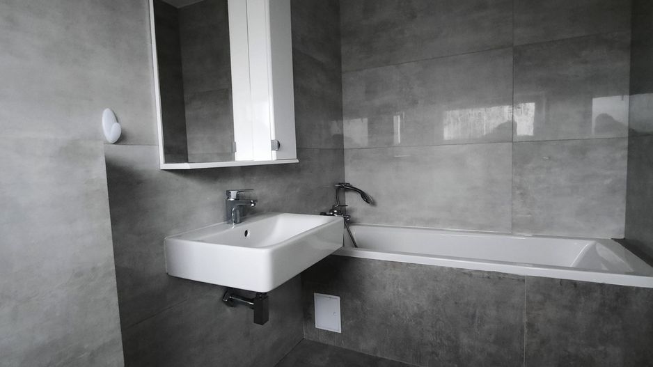 Locuinta cu 3 camere, curte si 2 locuri de parcare - Poză 13