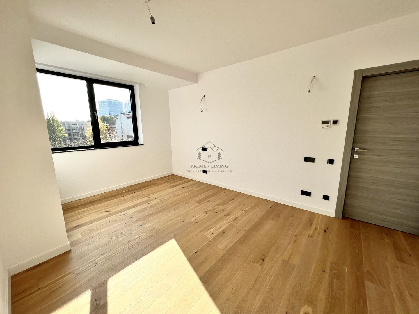 APARTAMENT DEOSEBIT CU 3 CAMERE LA VANZARE CU VEDERE LA LAC - Poză 4