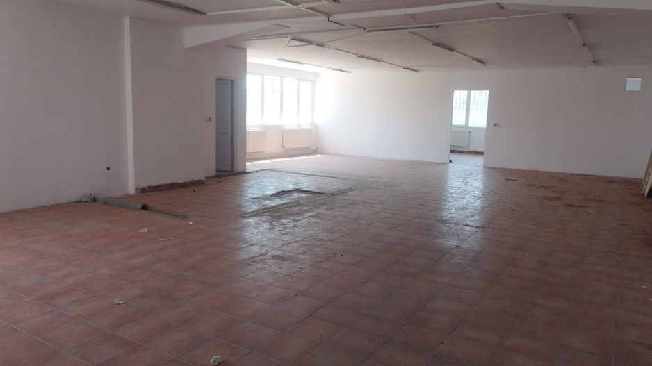 Spatiu comercial cu rampa pentru masini / Otopeni-Odai - Poză 1