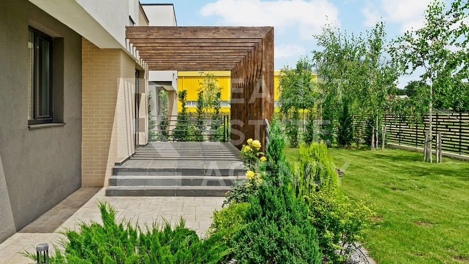 Vilă de lux situată într-un cadru natural deosebit - Poză 3