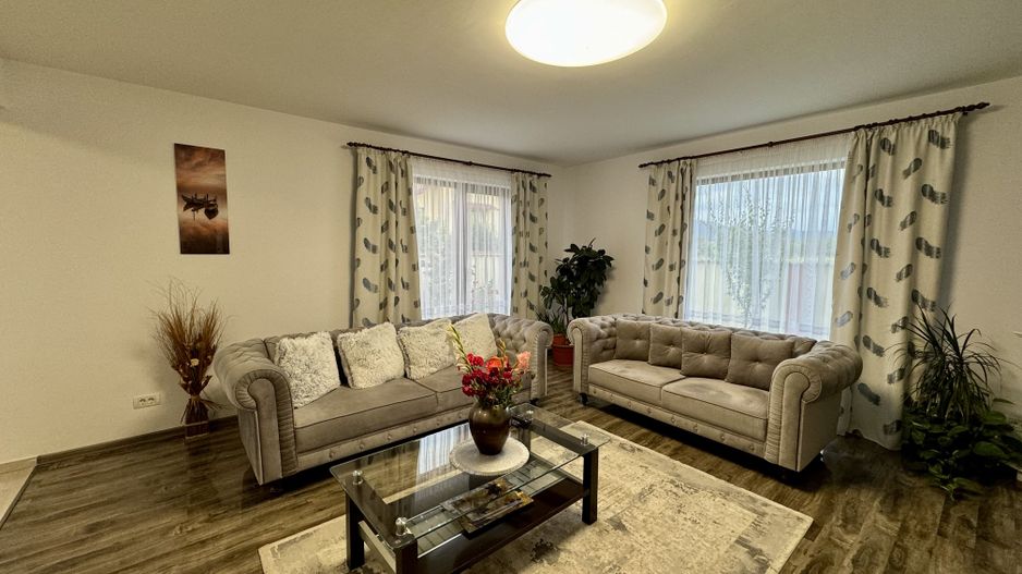 Casă Spațioasă de Vânzare în Ghimbav | Două Apartamente | Teren 579 mp - Poză 14