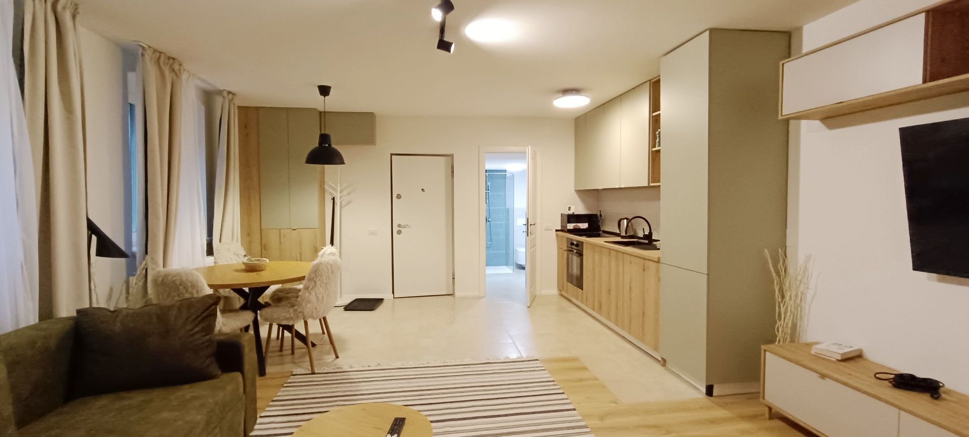 Apartament cu 2 camere renovat si utilat-Brasov,Republicii - Poză 1