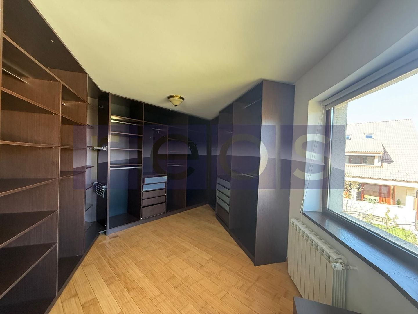 INCHIRIERE VILA DEOSEBITA EROU IANCU NICOLAE | PISCINA | 7 CAMERE | 1300MP CURTE - Poză 8