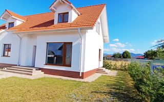 Vila cu arhitectura deosebita in Izvor-Tarlungeni - Poză 1