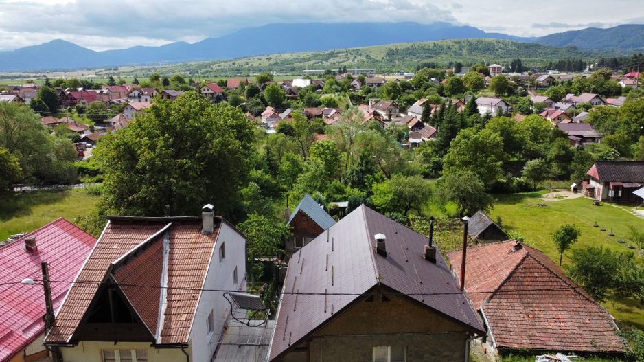 Apartament tip casă la curte, lângă pădure – Zărnești - Poză 6