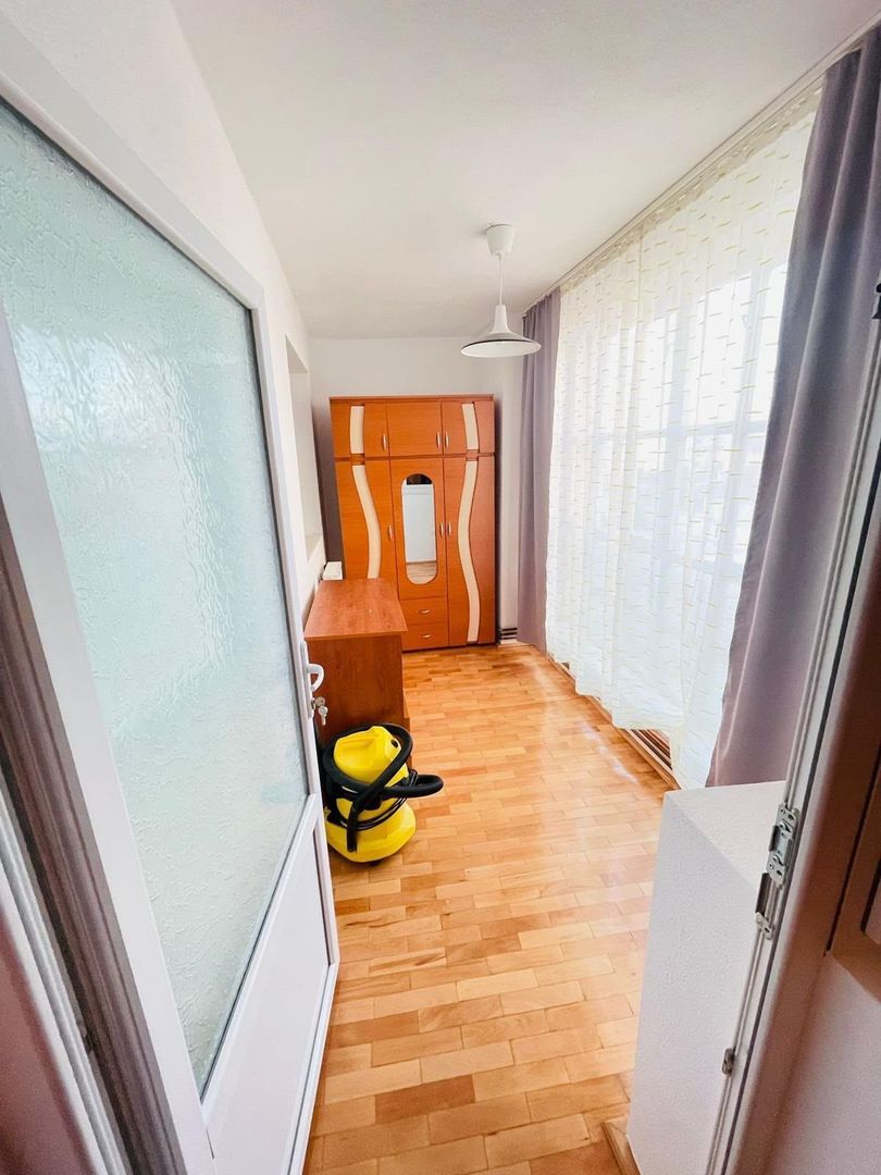Închiriez apartament 3 camere ultracentral - Poză 7