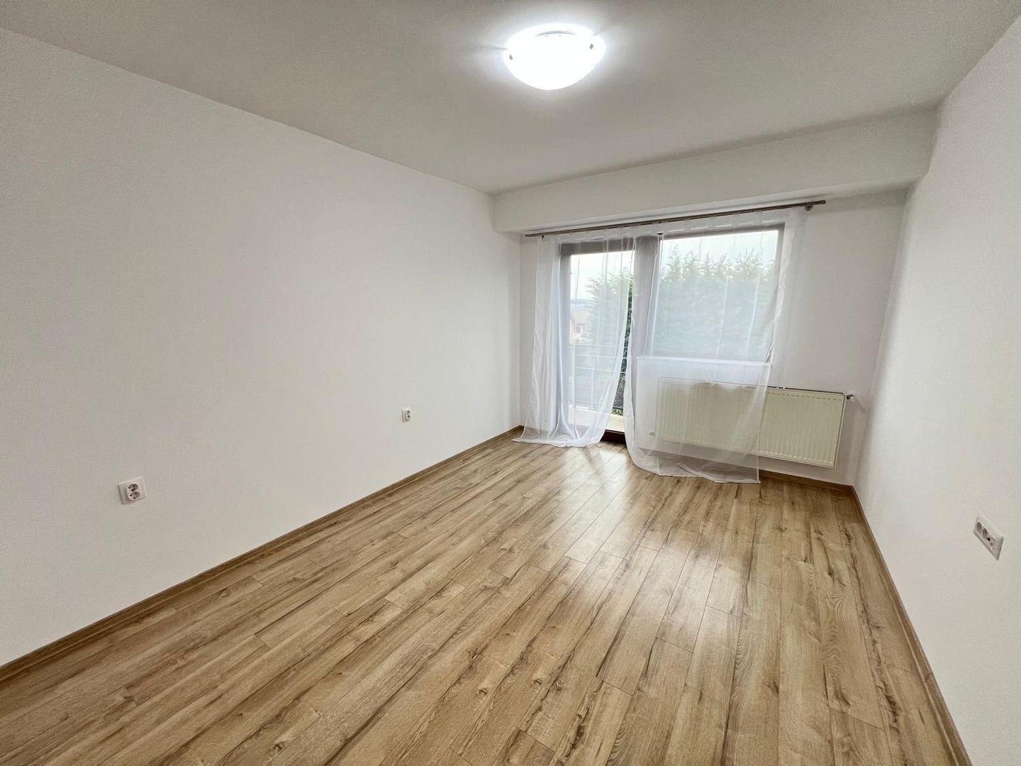 Casa cu 7 camere | 3 balcoane | Garaj | 220 mp + 80 mp curte | Cartier Panorama - Poză 11