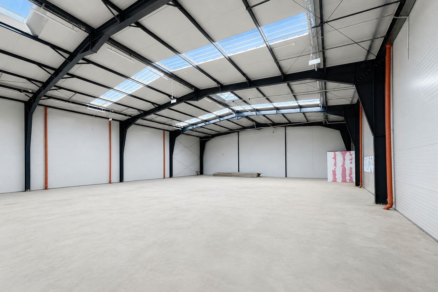 Spațiu logistic nou, cu 4 hale plus showroom și spațiu birouri P+2 - Poză 6