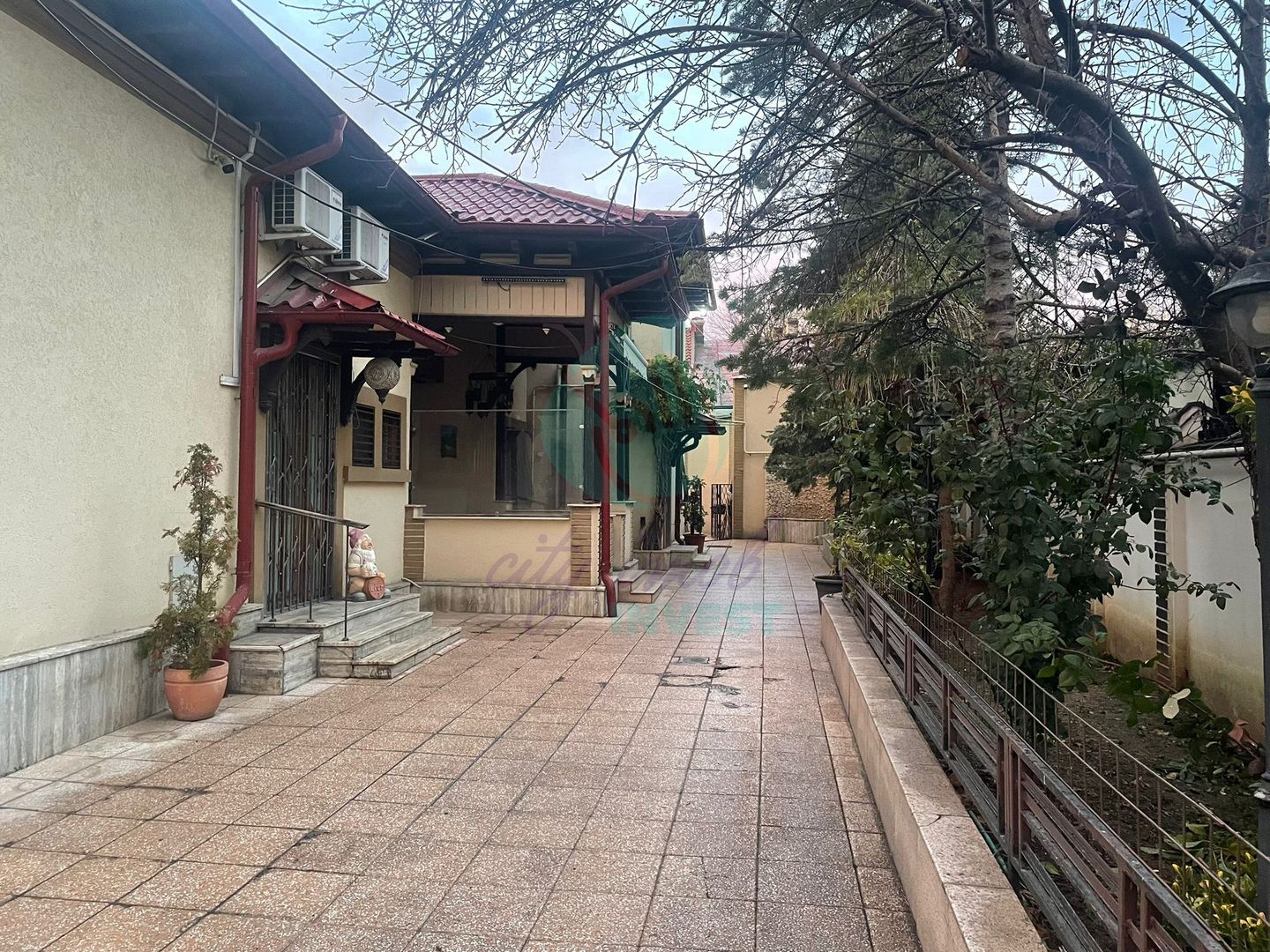 Casa formata din 2 corpuri cu TEREN 433 MP - Poză 5