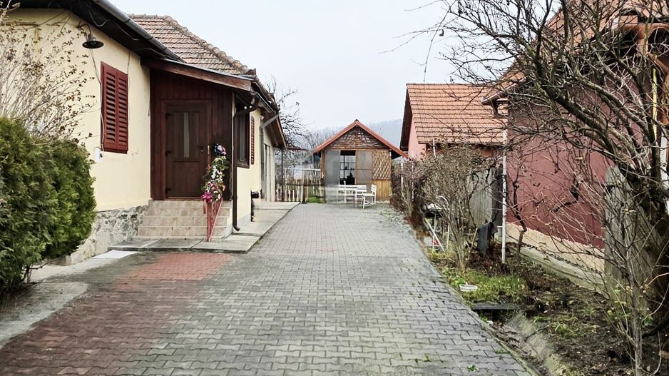 DE VANZARE CASA 5CAMERE ZONA CENTRALA TALMACIU - Poză 34