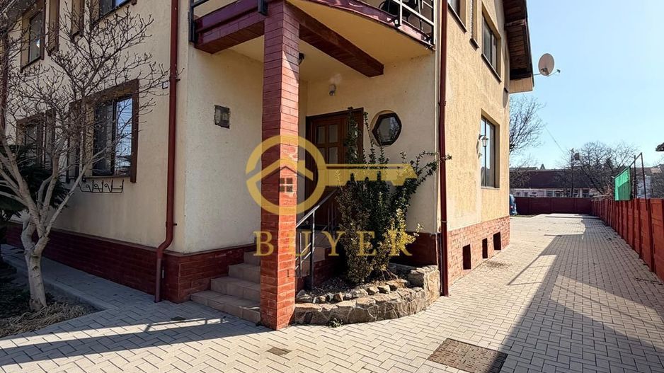 Casa vila in zona centrala - Poză 3