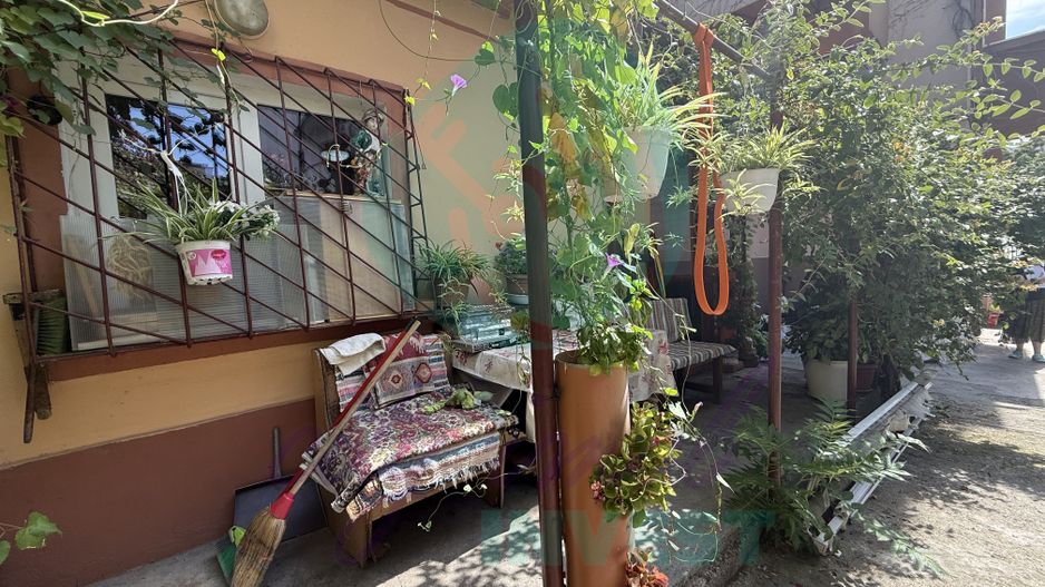 Casuta "bunicii" la 2 pasi de Calea Calarasilor - Poză 3