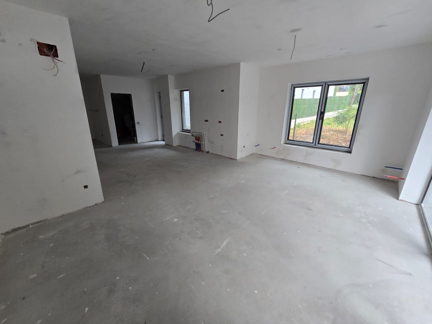 Apartament  cu 2 camere 49,35 mp + 21,35 mp terasele + loc de parcare - Busteni - Poză 2