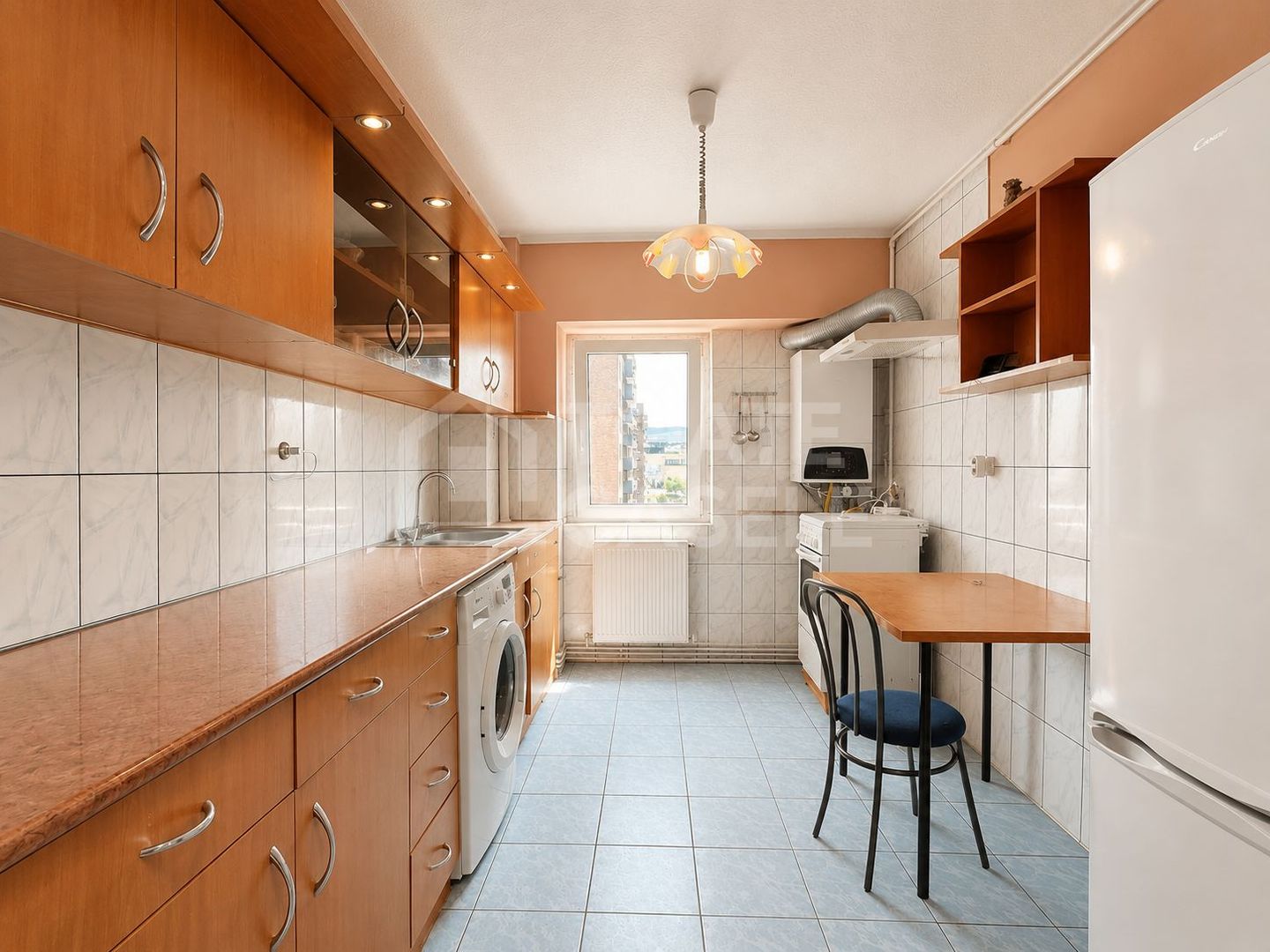 Apartament cu 3 camere, zona Dunarii - Poză 1