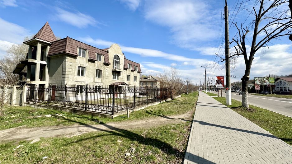 De vânzare – Bloc cu destinație comercială în Anenii Noi, pe Strada Centrală. - Poză 5