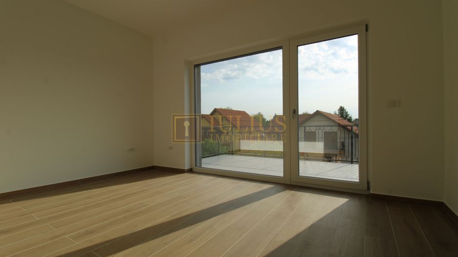 Casa zona Lunei, 5 camere + 3 bai, centrala proprie, rezidential sau birouri ! - Poză 24