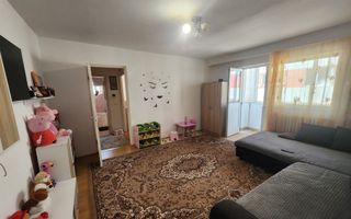 De vanzare apartament 3 camere, etaj intermediar, Cetate - Poză 2