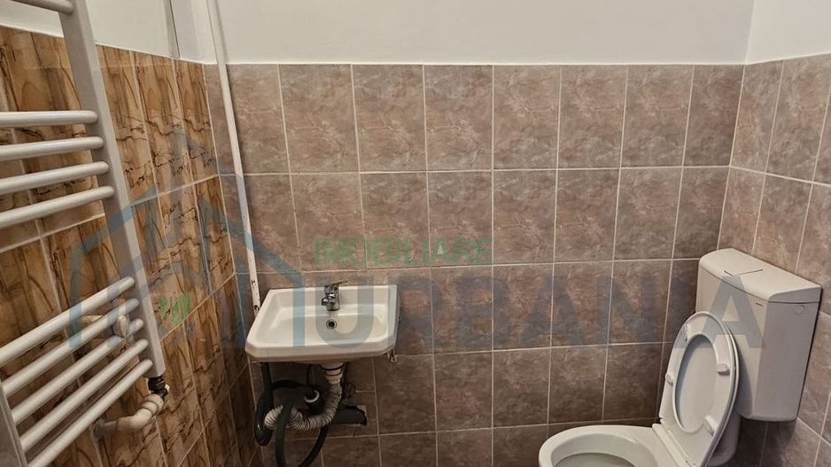 De închiriat imobil parter comercial + etaj locuit + curte cu 7 locuri de parcare, Strada Ciric - Poză 1