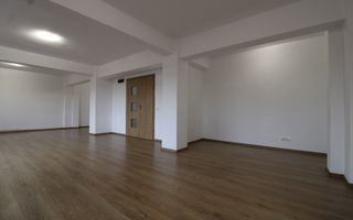 8 incaperi, 2 bai, centrala proprie, 3 locuri de parcare; Lipovei. - Poză 6