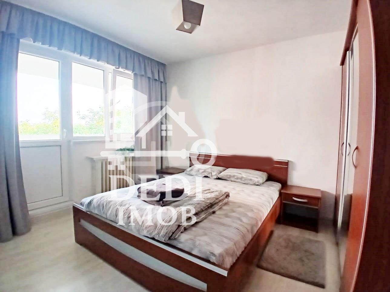 Apartament de vânzare cu 3 camere în zona Rogerius, Oradea - Poză 3