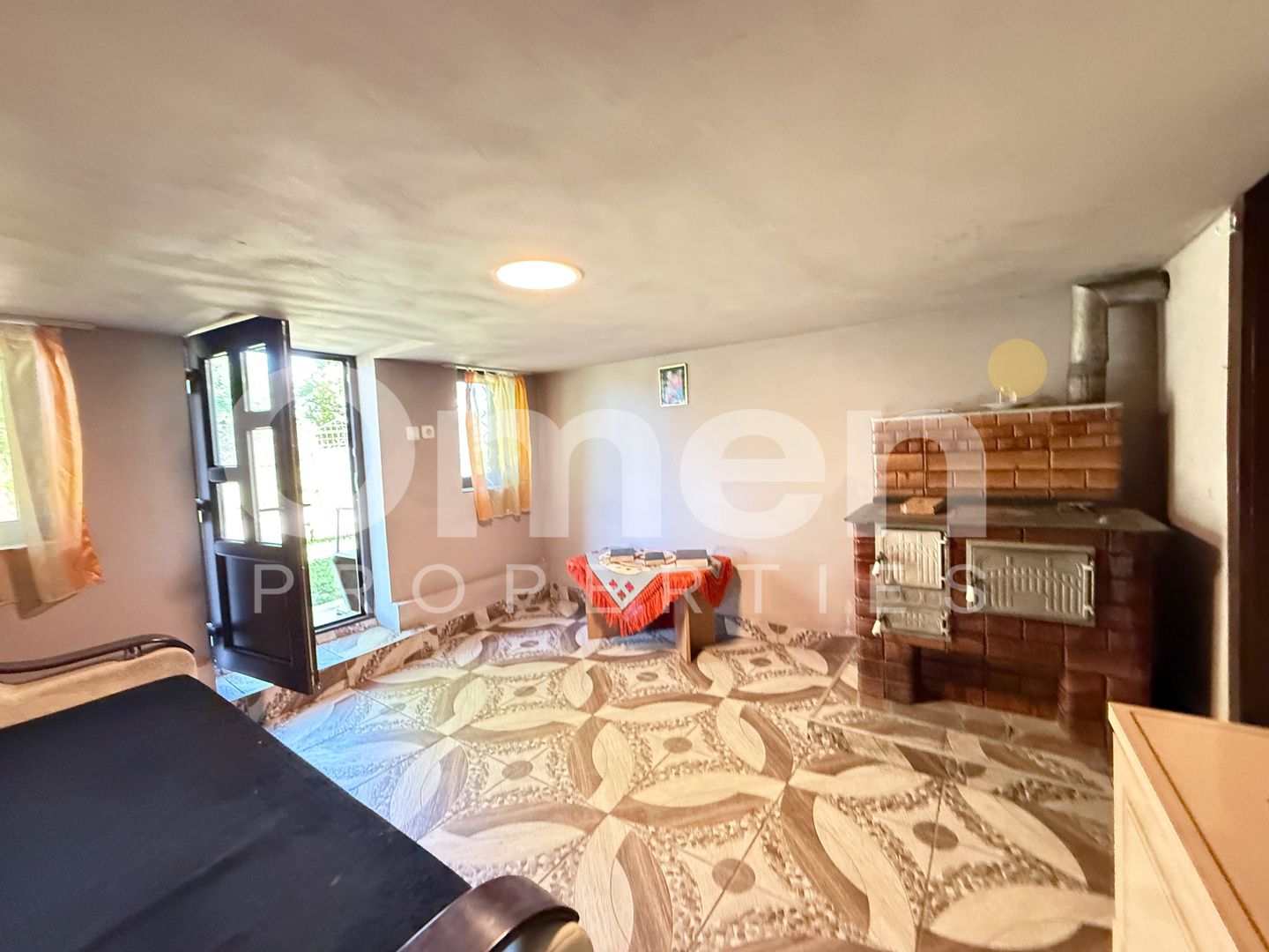 Casă la țară cu șură și grajd, în Vălenii Lăpușului – priveliște panoramică - Poză 7